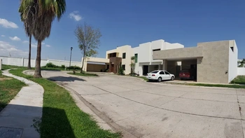 9_2177 | CASA AMUEBLADA Privada Villa Niza Los Mochis con alberca y casa club | Angulo Bienes Raíces