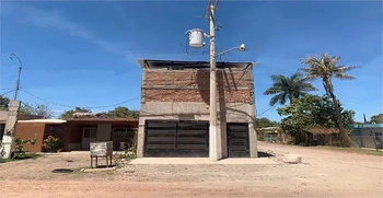 13_2100 | En Venta muy Amplia Casa, Ejido 9 de Diciembre. | Angulo Bienes Raíces