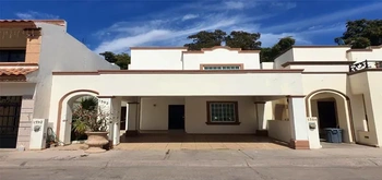 13_1179 | En Renta bonita Casa amueblada, Privada San Sebastian. | Angulo Bienes Raíces