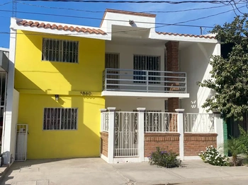 1_2510 | CASA EN VENTA COL. JARAMILLO | Angulo Bienes Raíces