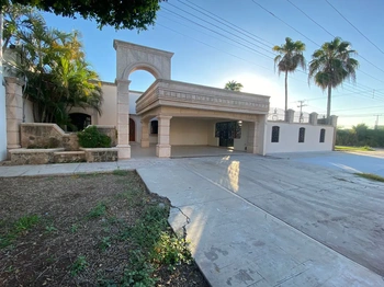 1_3007 | Amplia y Bonita Casa | Angulo Bienes Raíces