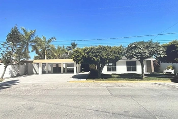 5_2504 | RESIDENCIA EN VENTA FRACC JORDAN MADERO | Angulo Bienes Raíces