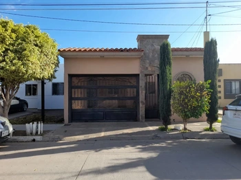 5_1903 | CASA EN VENTA 2 REC FRAC PRADOS DEL SUR AMUEBLADA | Angulo Bienes Raíces