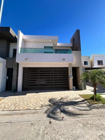 5_2446 | VENTA CASA FRACC BOSQUES DEL PEDREGAL | Angulo Bienes Raíces