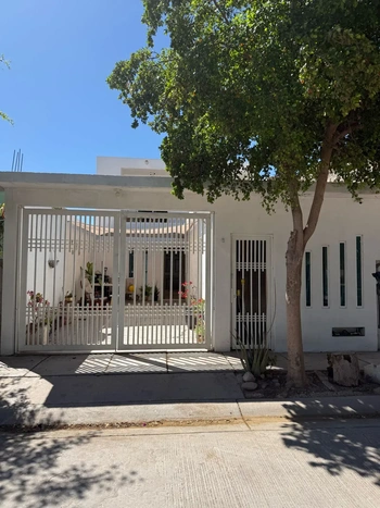 5_2849 | CASA EN VENTA FRACC VALLE DE LA ROSA | Angulo Bienes Raíces