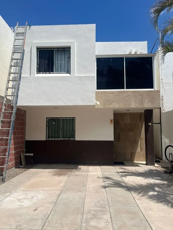 5_2940 | CASA EN RENTA AMUEBLADA VERSALLES RESIDENCIAL | Angulo Bienes Raíces