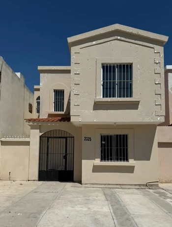 5_2944 | CASA EN RENTA FRACC MALLORCA | Angulo Bienes Raíces