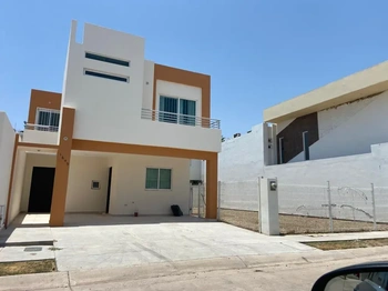 5_1798 | CASA EN RENTA TOTALMENTE AMUEBLADA PRIVADA MONTECARLO 3 REC | Angulo Bienes Raíces