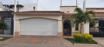 15_1765 | CASA EN VENTA FRACC JARDINES DEL COUNTRY | Angulo Bienes Raíces