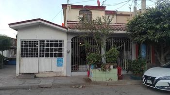 14_1976 | CASA EN VENTA | Angulo Bienes Raíces